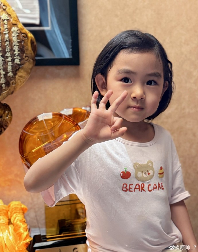 三分大賽三冠王！原帥曬三冠獎(jiǎng)杯：完成了女兒給安排的任務(wù)！
