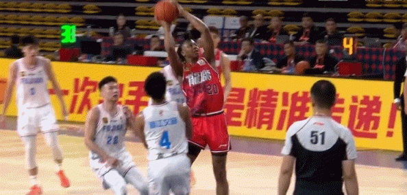 秀翻車(chē)了！道格拉斯面對(duì)空籃選擇拉桿結(jié)果上丟 自己也懊惱不已