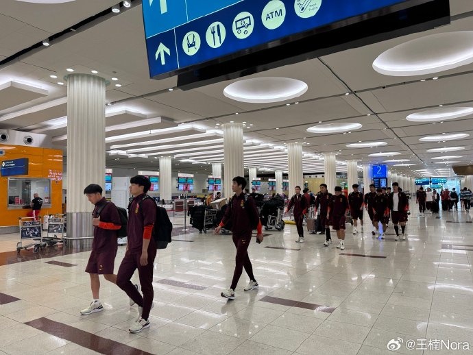 進(jìn)入客戰(zhàn)沙特最后沖刺！國足離開迪拜，乘坐班機(jī)前往利雅得