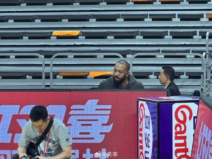 今晚不打？廣東主場迎戰(zhàn)廣廈 吉倫沃特一身便裝現(xiàn)身球館