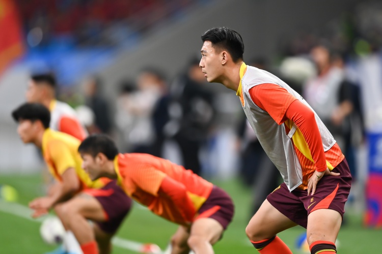 足球報：張玉寧、蔣圣龍均有不同程度傷病，伊萬未讓在熱身賽出場