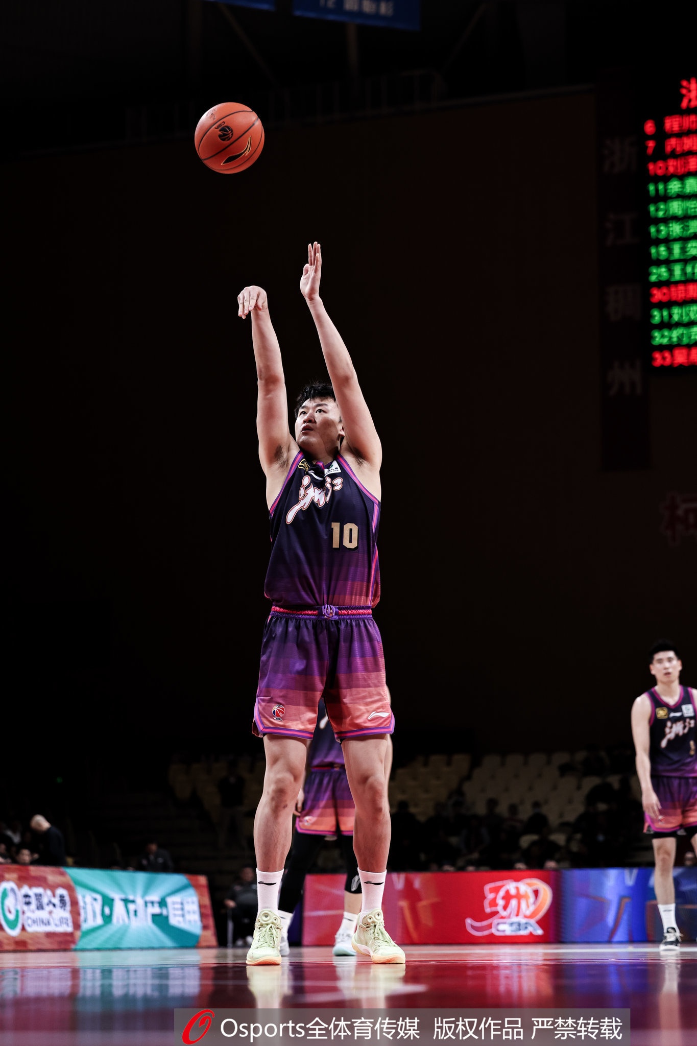 高效替補(bǔ)！劉澤一13投7中&罰球4中3得18分7板 得分并列全隊最高